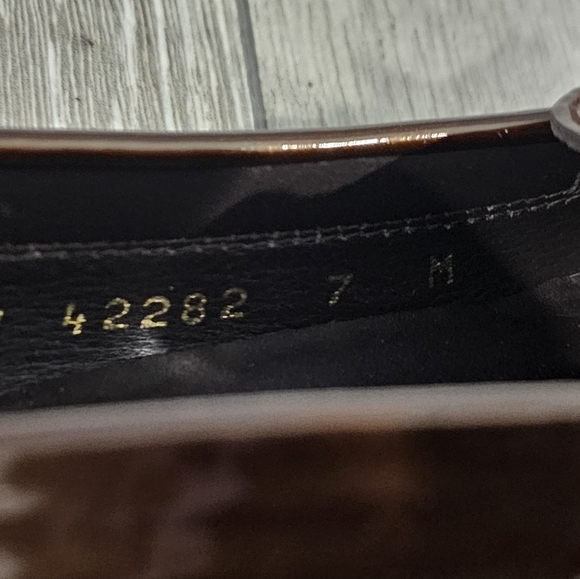 STUART WEITZMAN Bronze Metallic Patent Leather Pointed Toe Tassel Loafers 7M - Picture 10 of 10